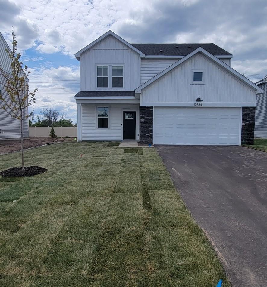 Beautiful Curb Appeal!.jpg