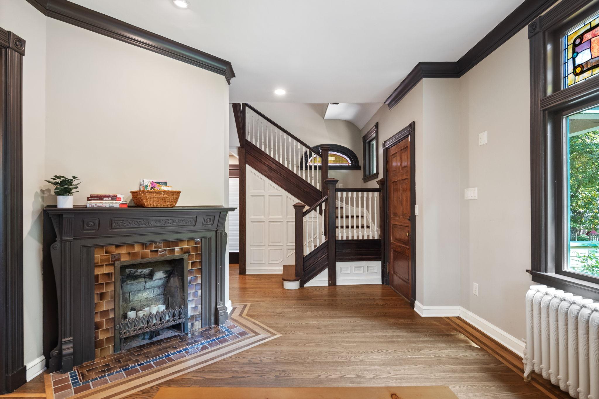 763-Cherokee-Ave-St-Paul-Whitney-Delmonico-front-entry.jpeg