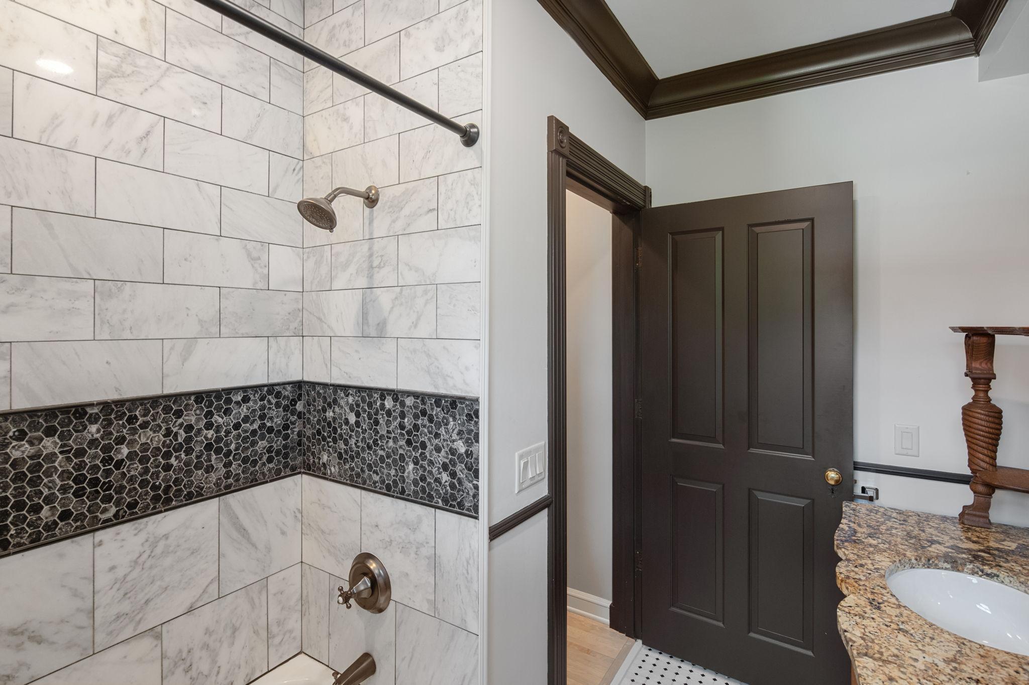 763-Cherokee-Ave-St-Paul-Whitney-Delmonico-2nd-floor-bath.jpeg