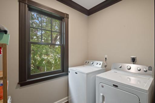 763-Cherokee-Ave-St-Paul-Whitney-Delmonico-2nd-floor-laundry-room.jpeg