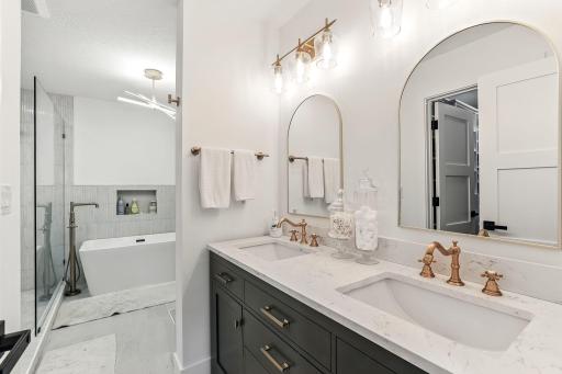 3 Crescent St, Wayzata, MN 55391