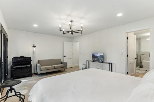 3 Crescent St, Wayzata, MN 55391