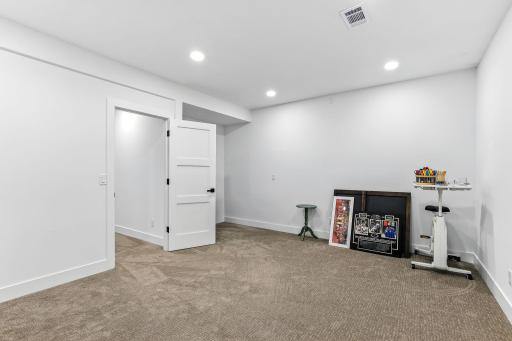 3 Crescent St, Wayzata, MN 55391
