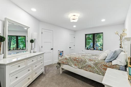3 Crescent St, Wayzata, MN 55391