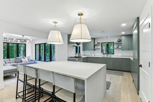 3 Crescent St, Wayzata, MN 55391