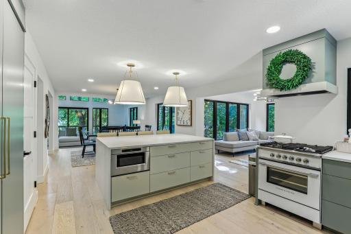 3 Crescent St, Wayzata, MN 55391