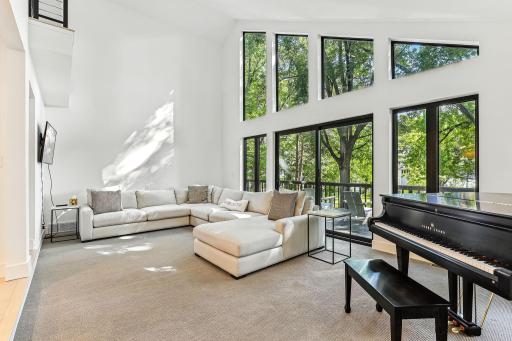 3 Crescent St, Wayzata, MN 55391