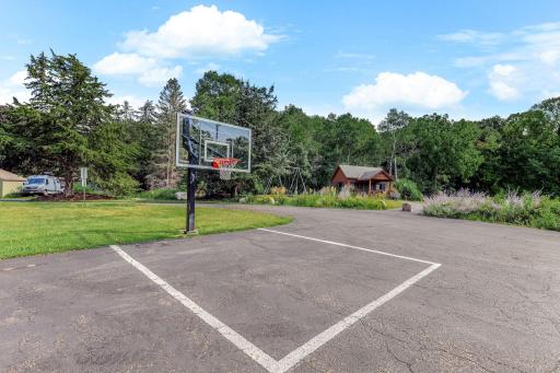 3 Crescent St, Wayzata, MN 55391