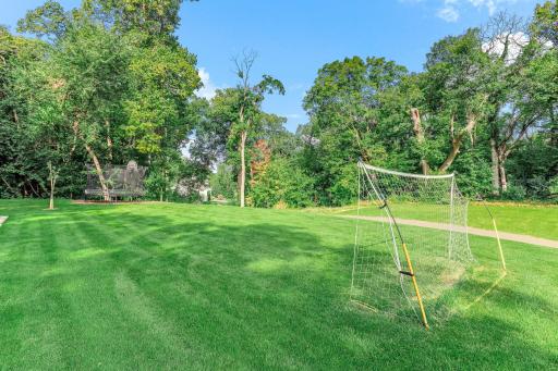 3 Crescent St, Wayzata, MN 55391