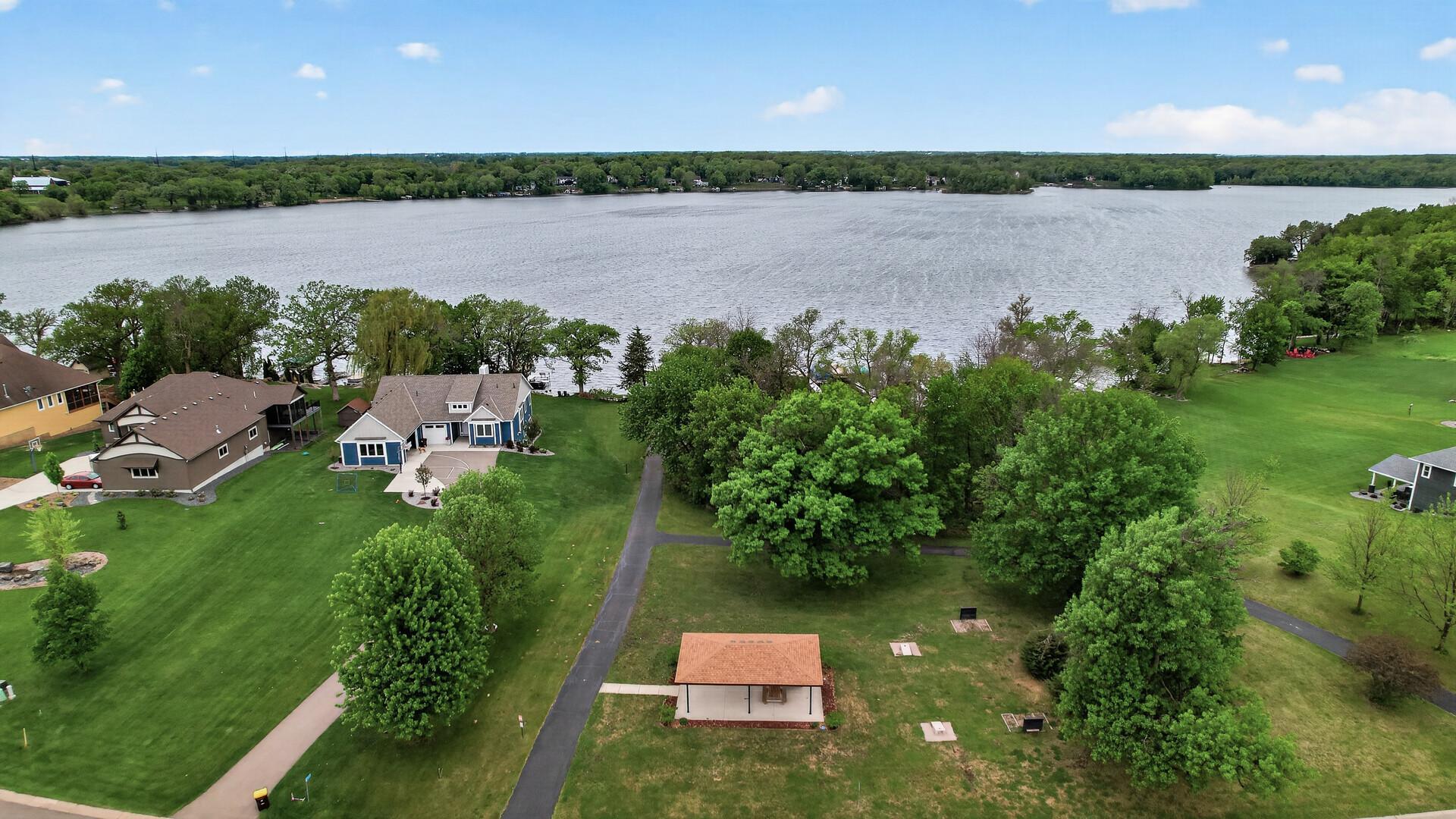 55_214_Cedar_Lake55_mls.jpg
