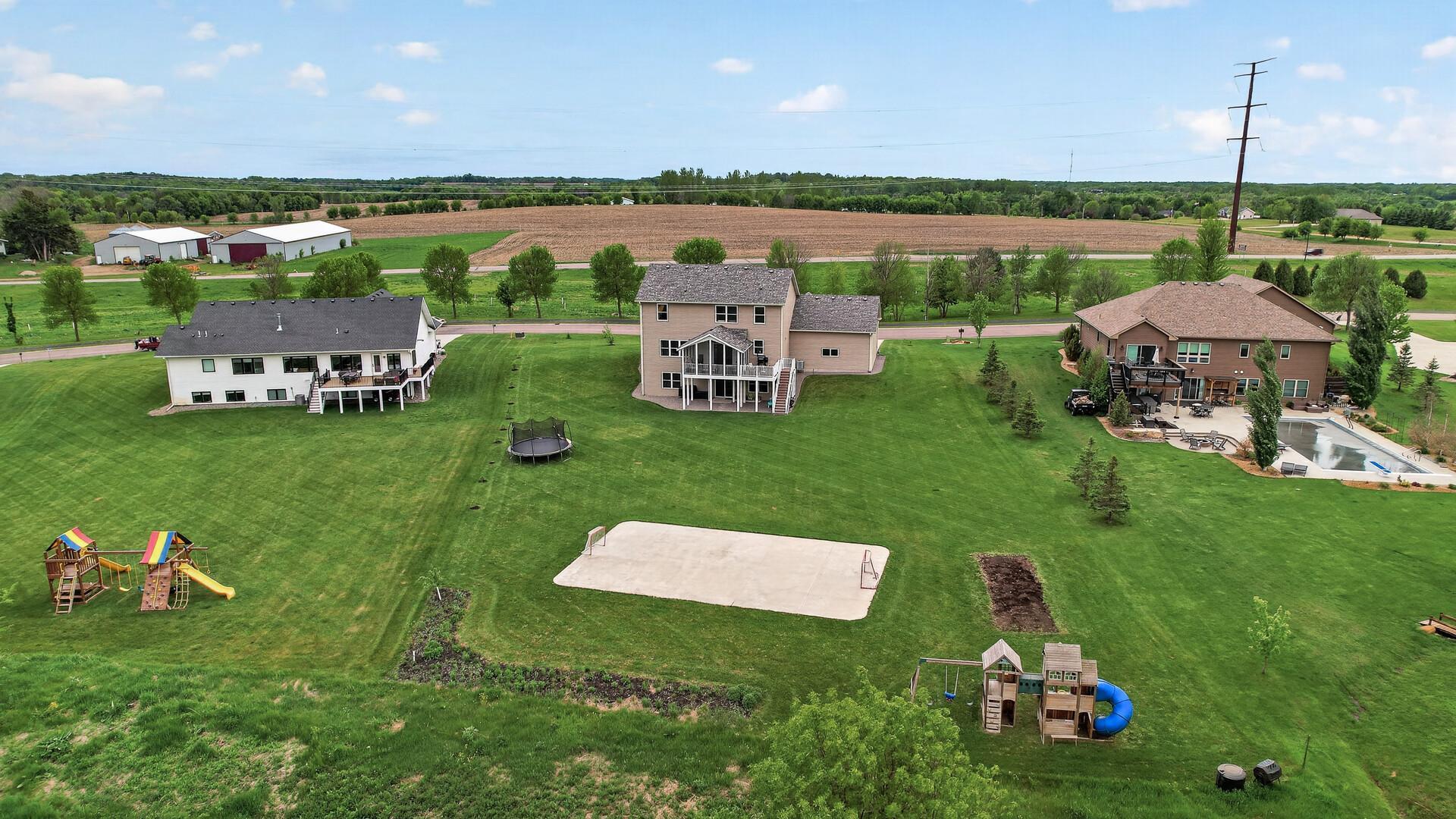 69_214_Cedar_Lake69_mls.jpg