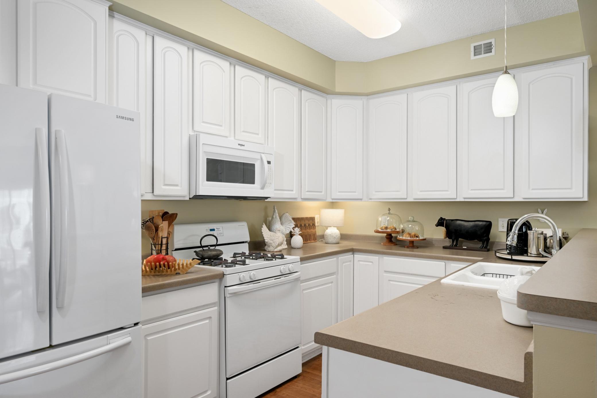 Great counter and cabinet space.