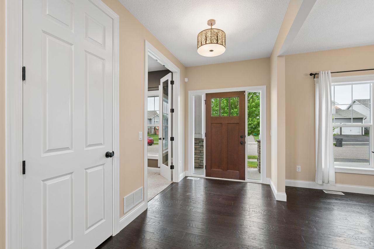 Simply stunning and light filled entry-way. 6" enameled baseboards trim throughout with gorgeous wide-plank hardwood floors.
