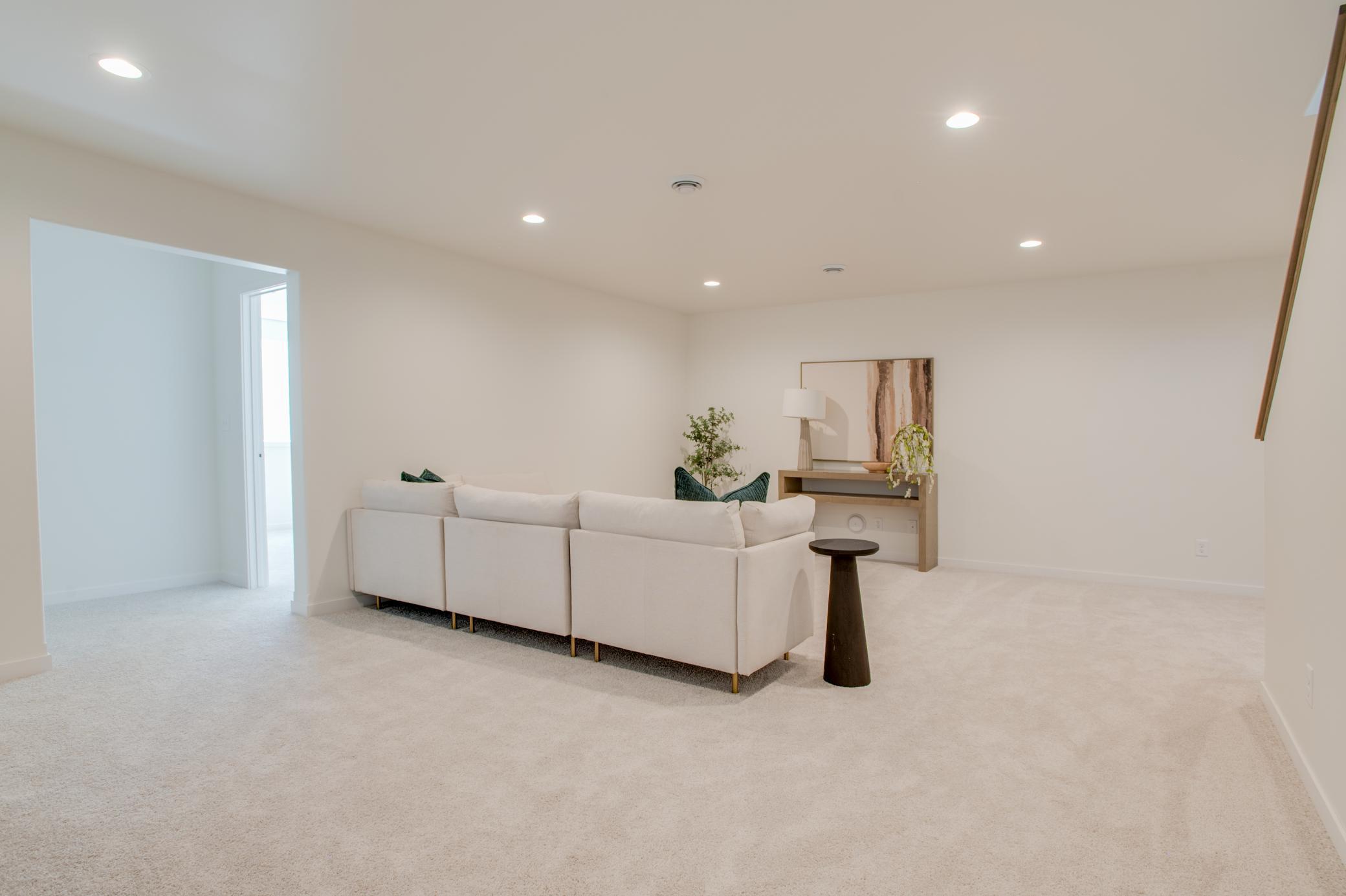 6669_BELDING_DRIVE_STAGED-27.jpg