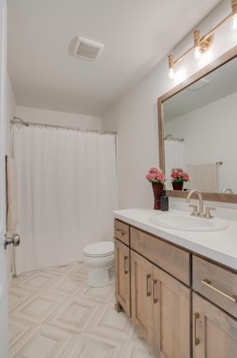 2575 Golden Lane S, Fargo, ND 58104