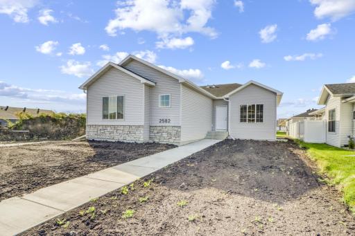 2575 Golden Lane S, Fargo, ND 58104