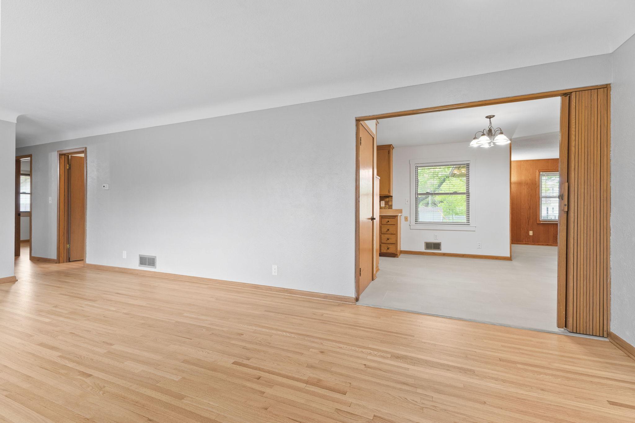 Vivid Spaces_2085 Hamline Ave N_06.JPG
