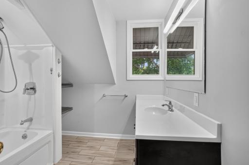 1423 N 2nd Street, Mankato, MN 56001