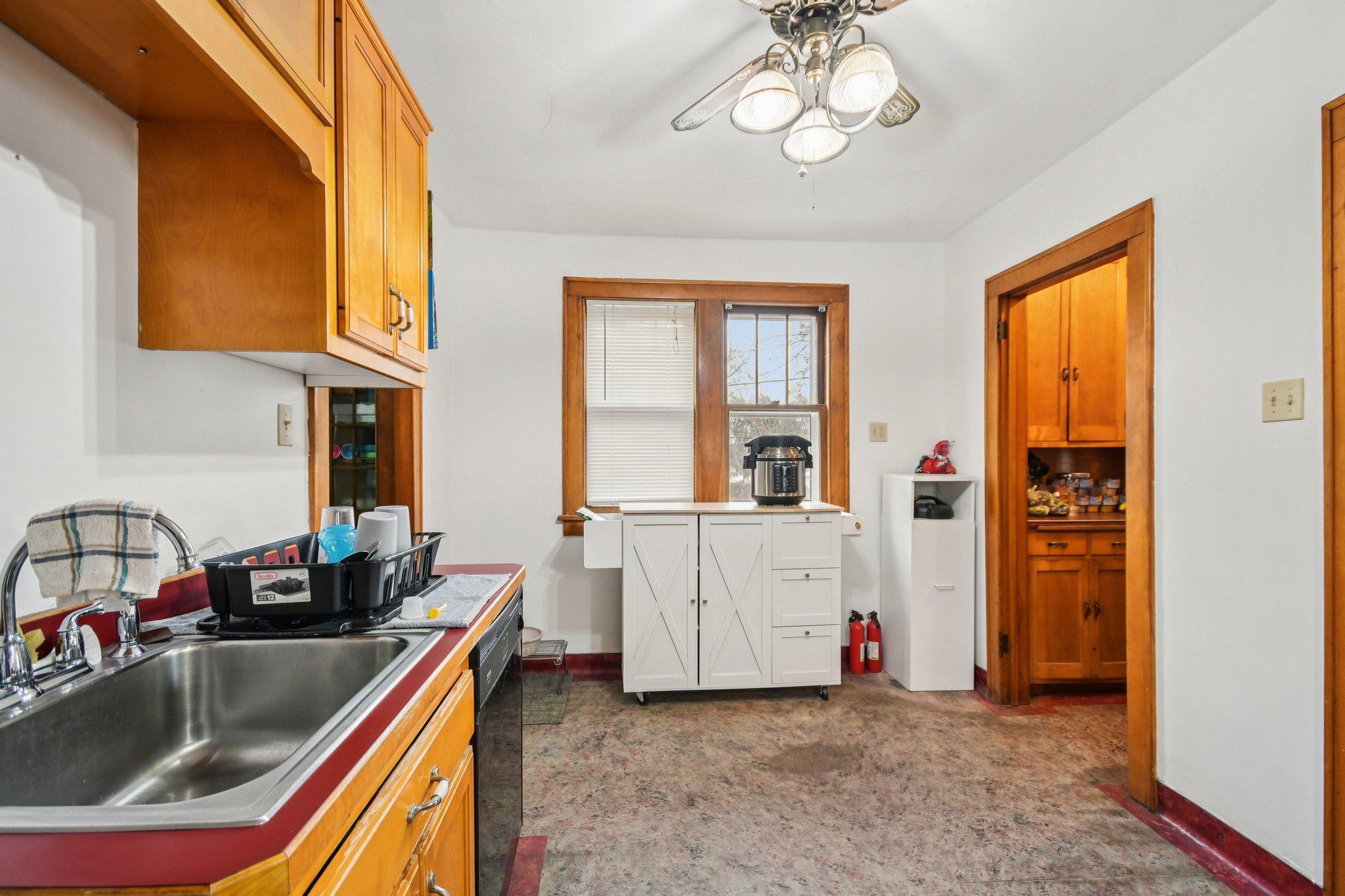 12-web-or-mls-Clear Ave-S1002-012.jpg