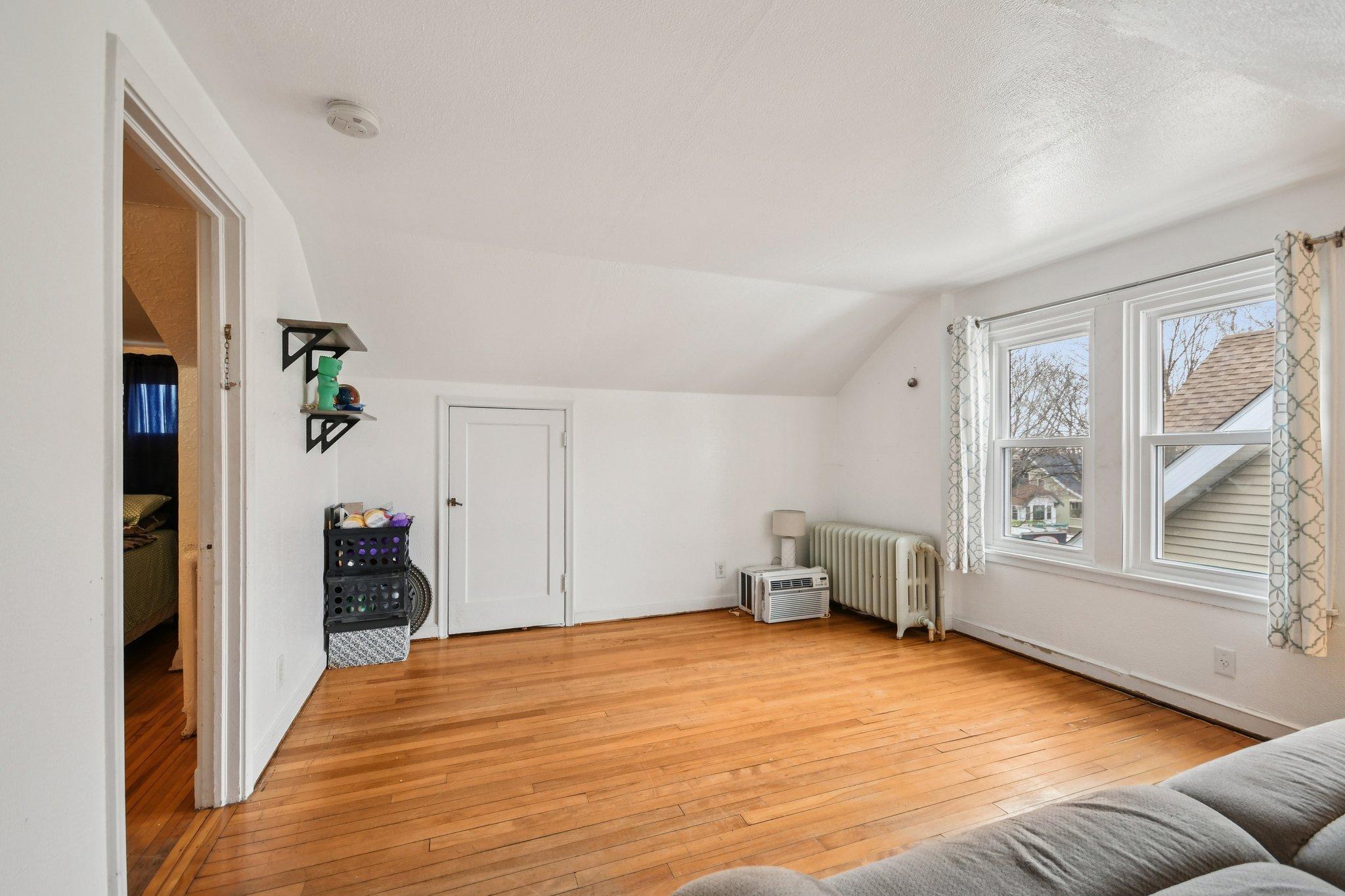 35-web-or-mls-Clear Ave-S1002-035.jpg