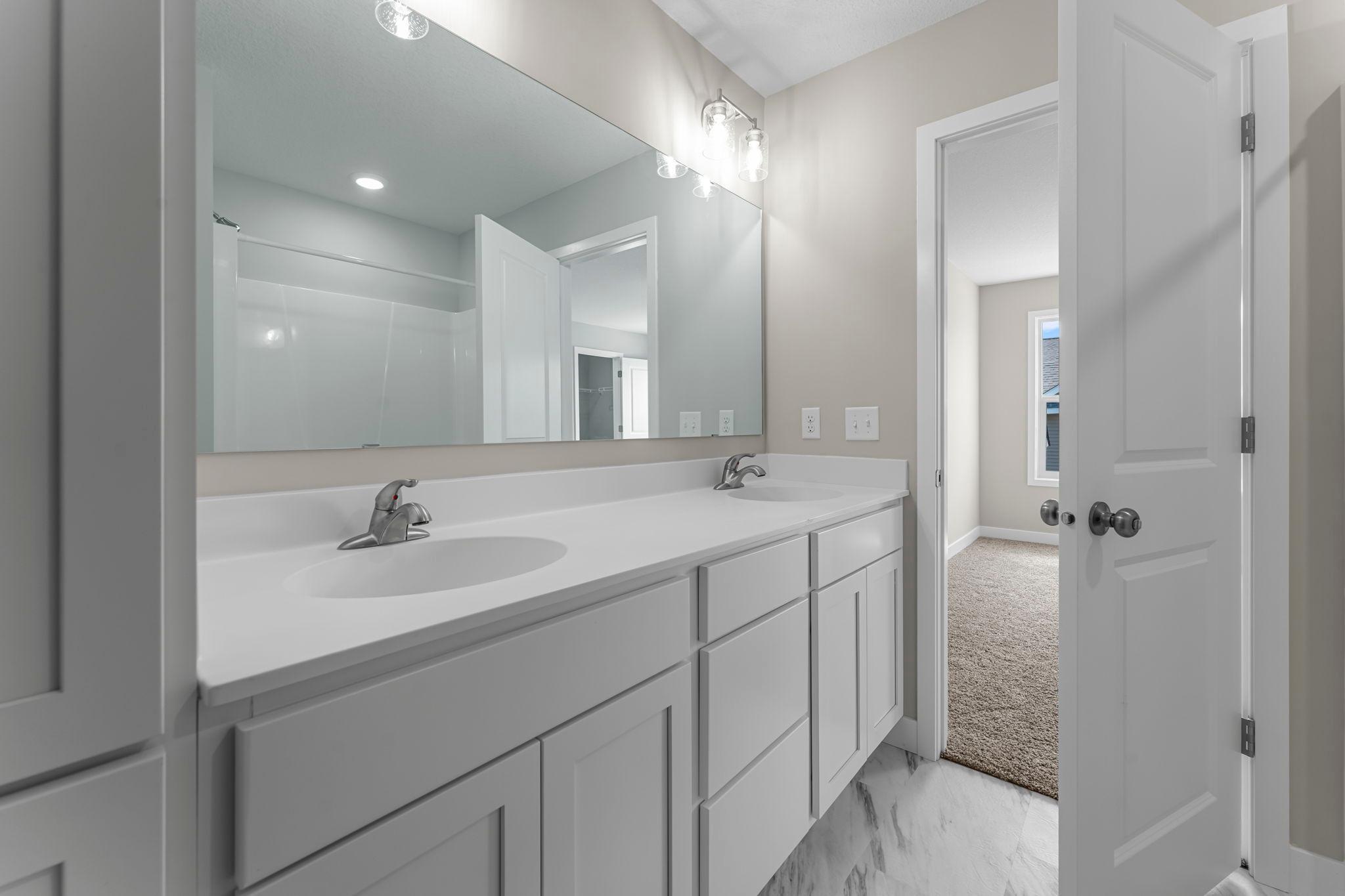 43-web-or-mls-457 Delta Queen Ave-152.jpg