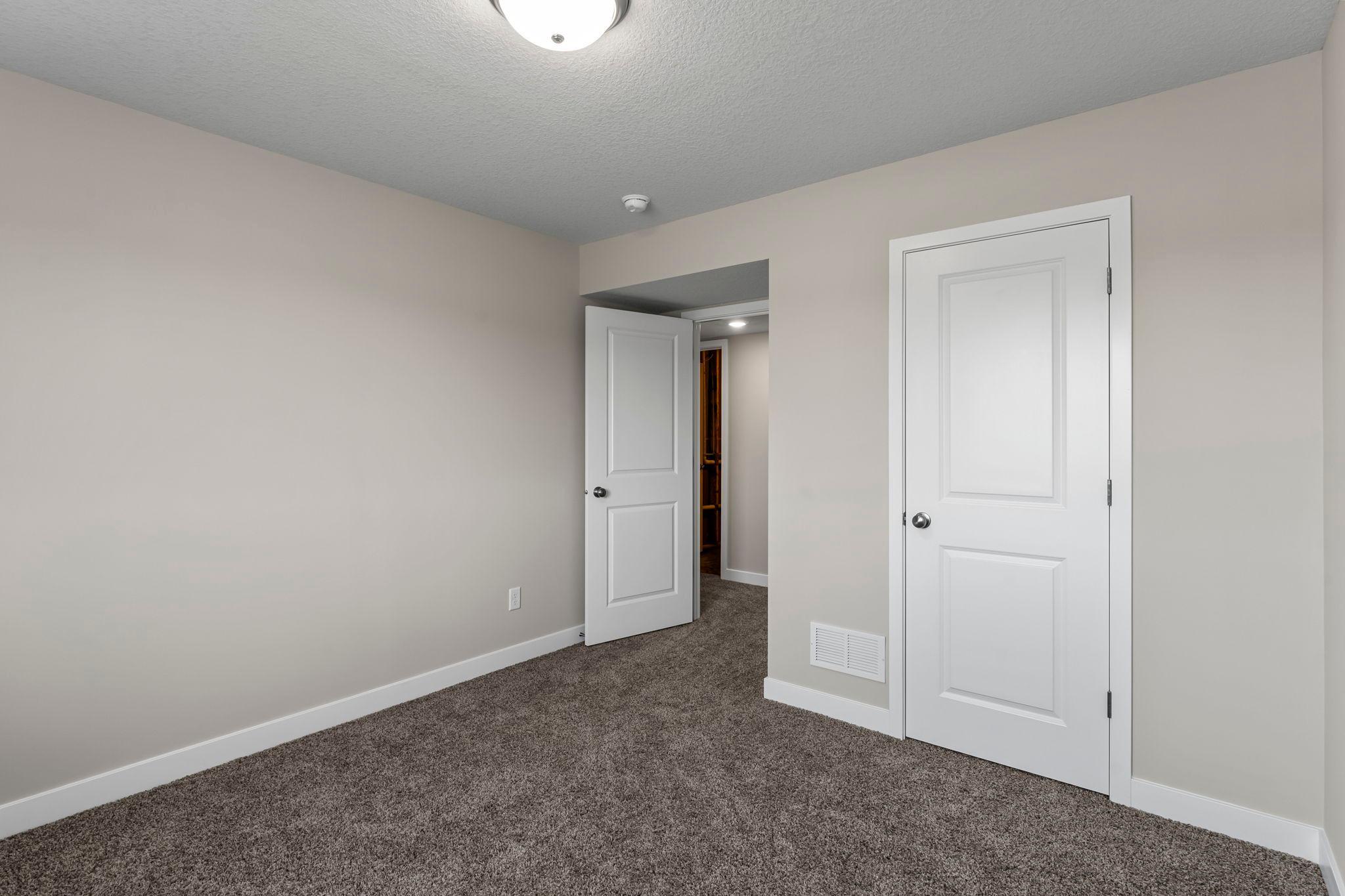 60-web-or-mls-457 Delta Queen Ave-219.jpg