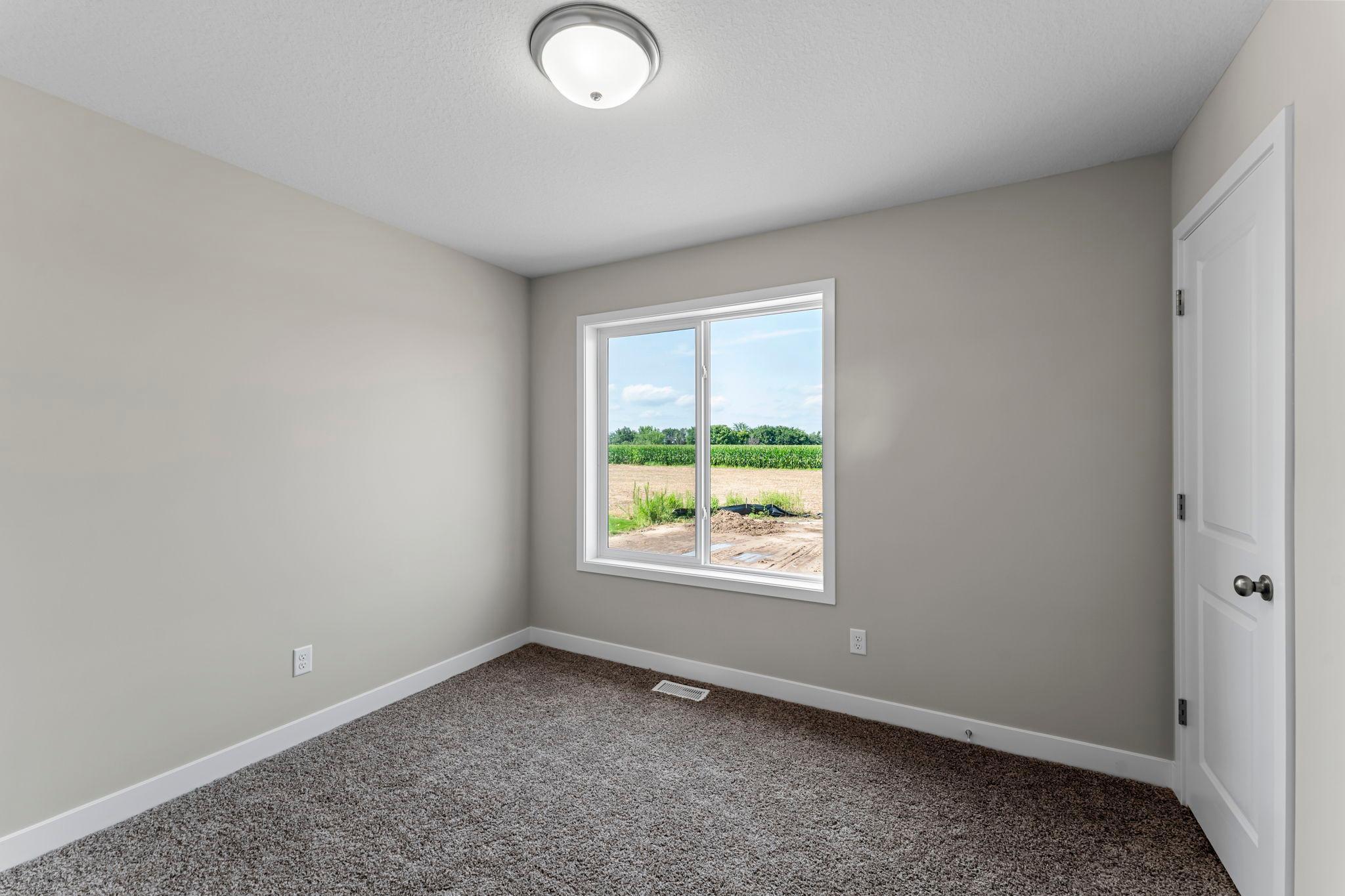 32-web-or-mls-457 Delta Queen Ave-120.jpg