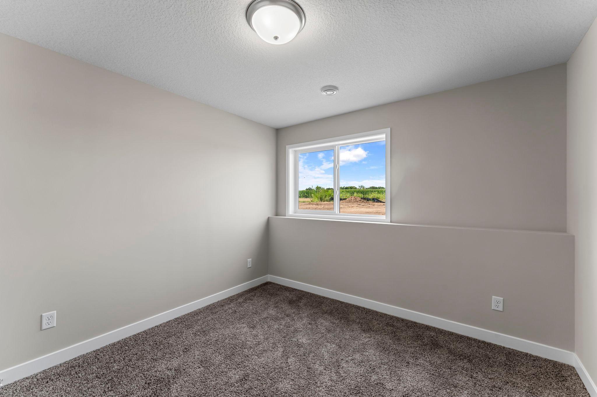 57-web-or-mls-457 Delta Queen Ave-212.jpg