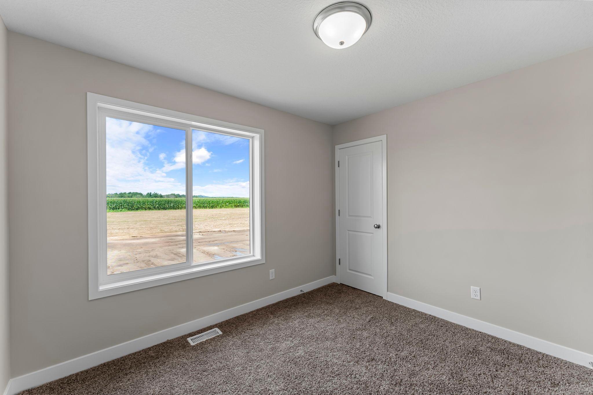 34-web-or-mls-457 Delta Queen Ave-124.jpg