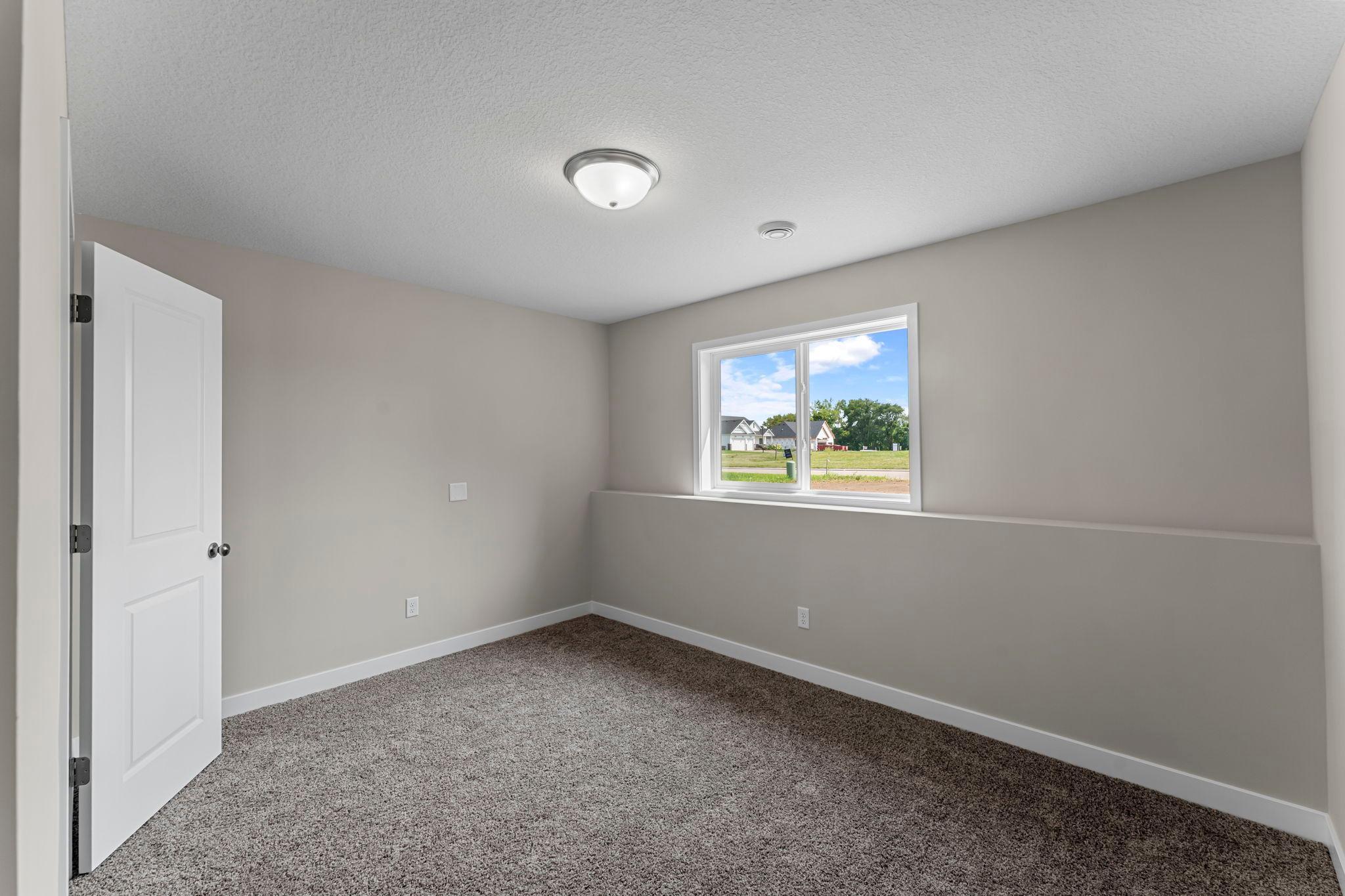 46-web-or-mls-457 Delta Queen Ave-163.jpg
