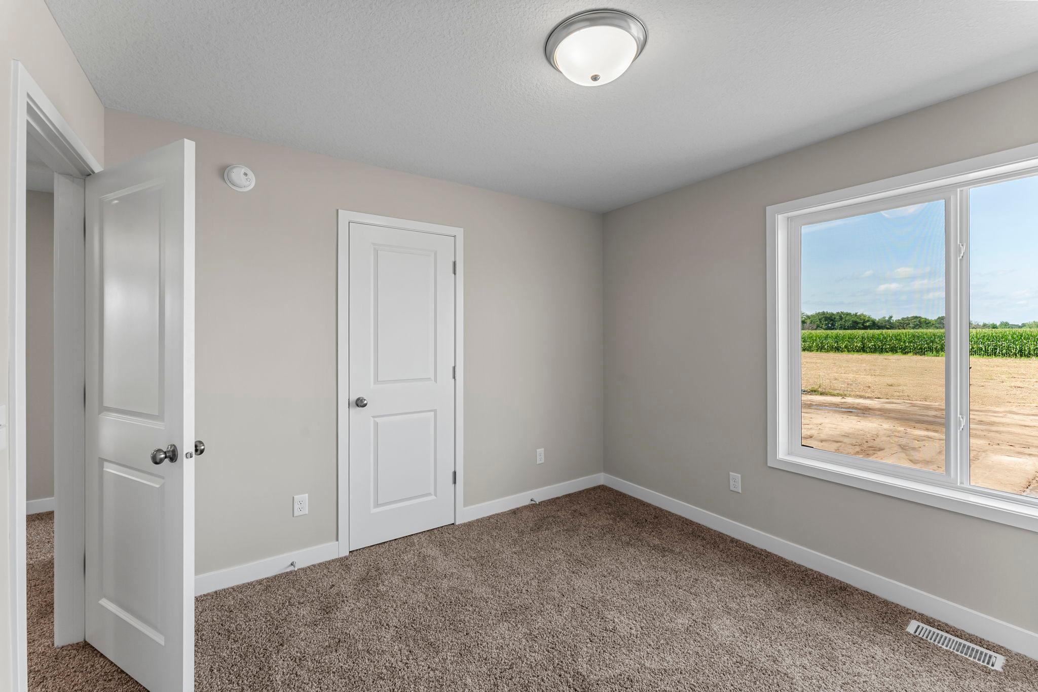 29-web-or-mls-457 Delta Queen Ave-110.jpg