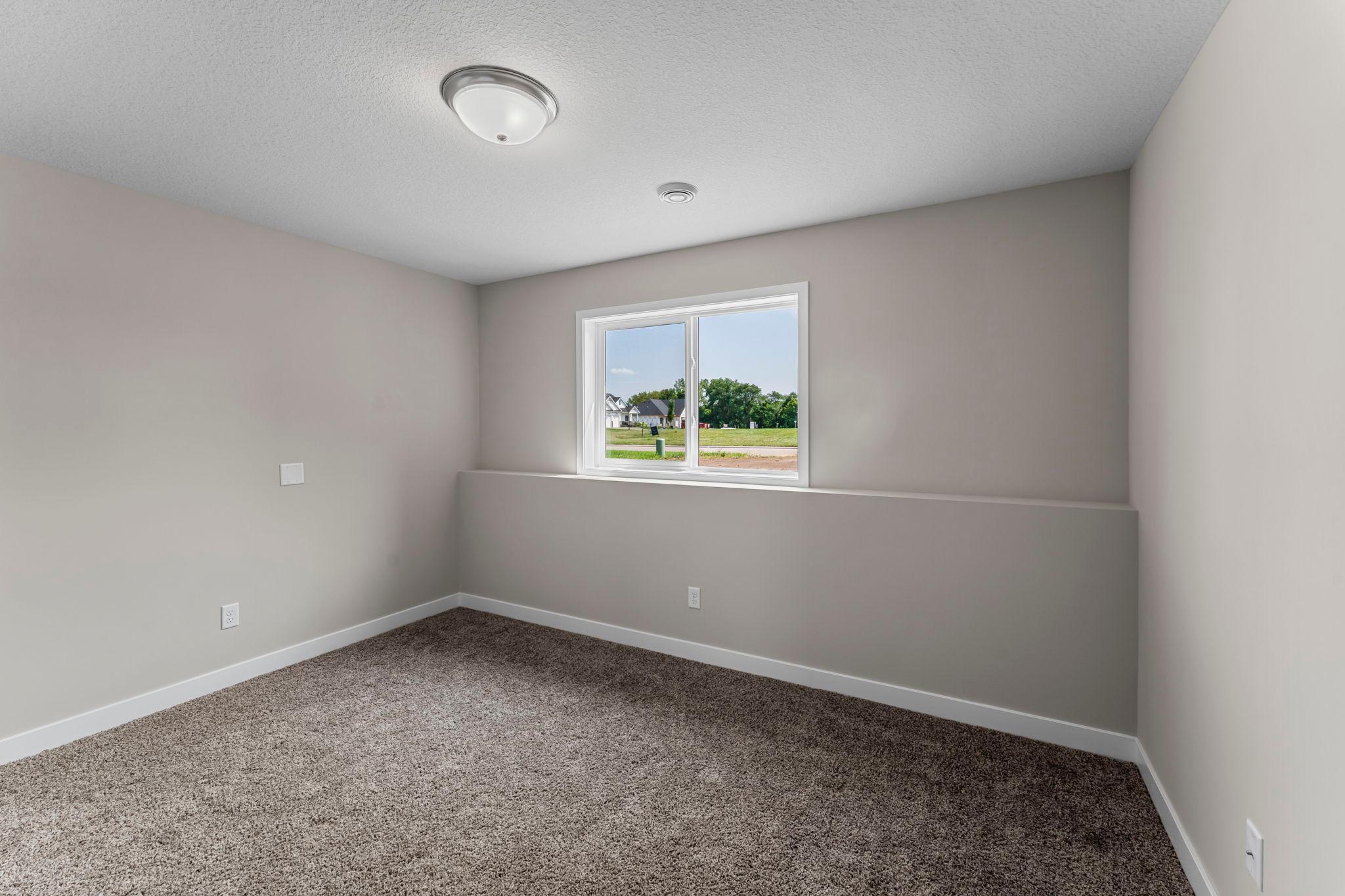 47-web-or-mls-457 Delta Queen Ave-167.jpg
