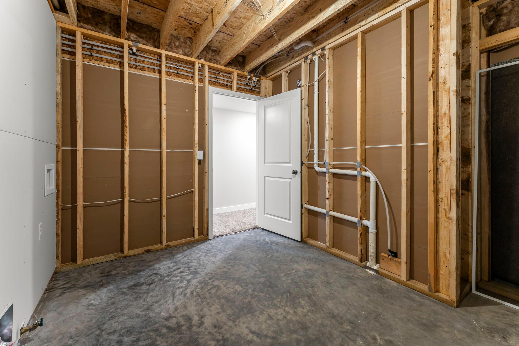 63-web-or-mls-457 Delta Queen Ave-205 (1).jpg