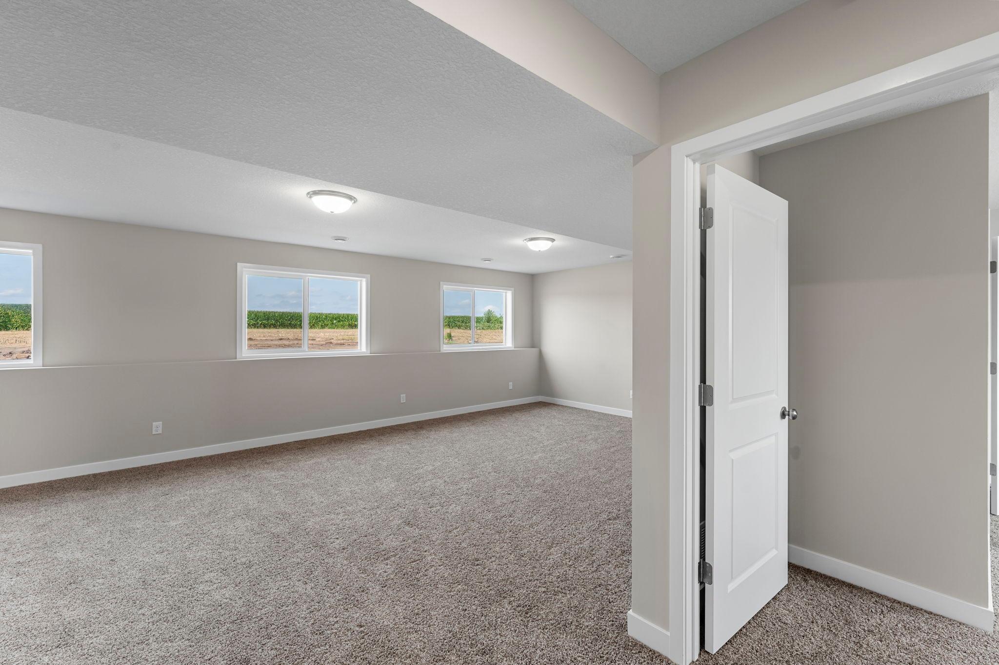 45-web-or-mls-457 Delta Queen Ave-159.jpg