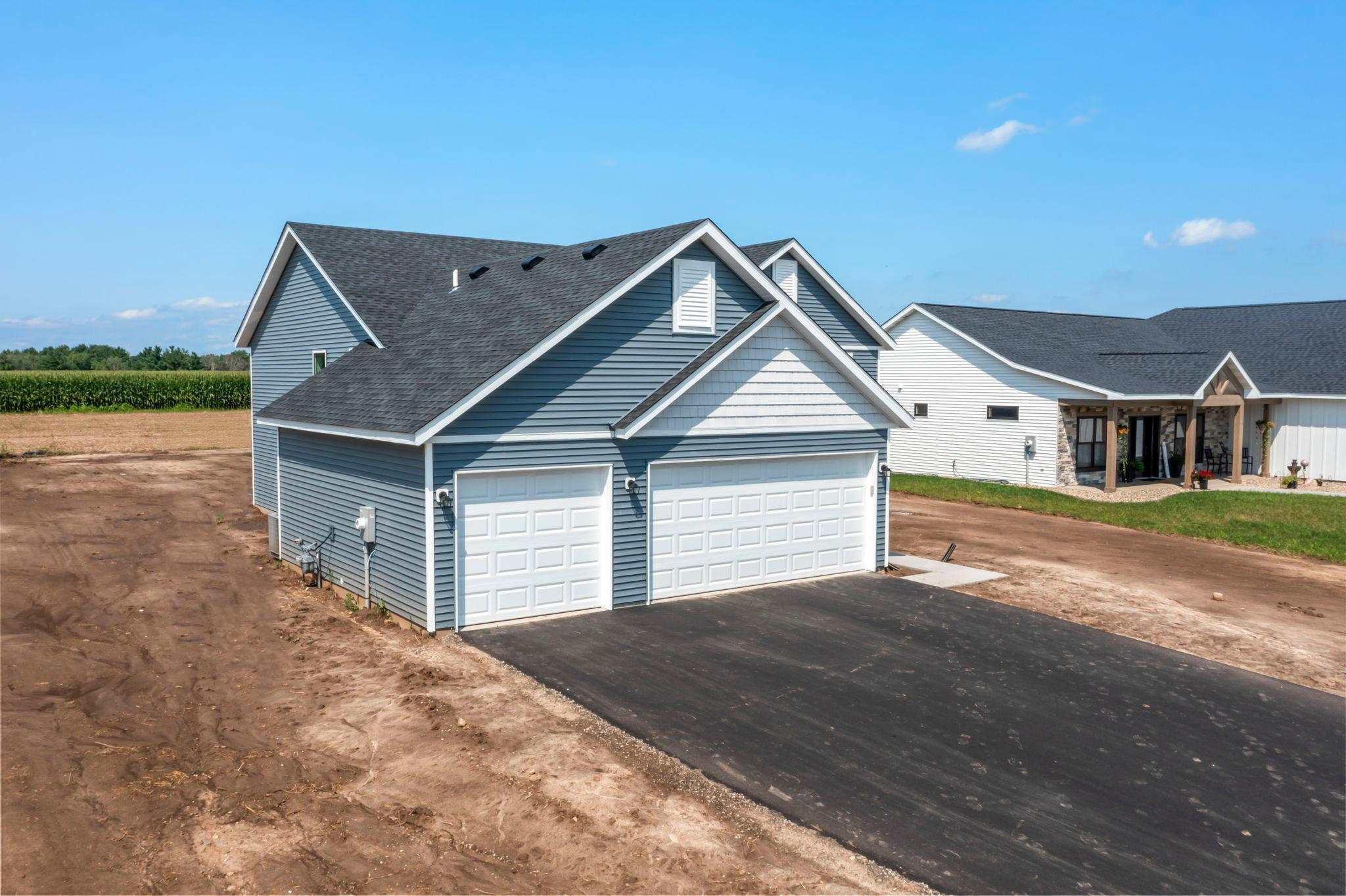3-web-or-mls-457 Delta Queen Ave-30.jpg