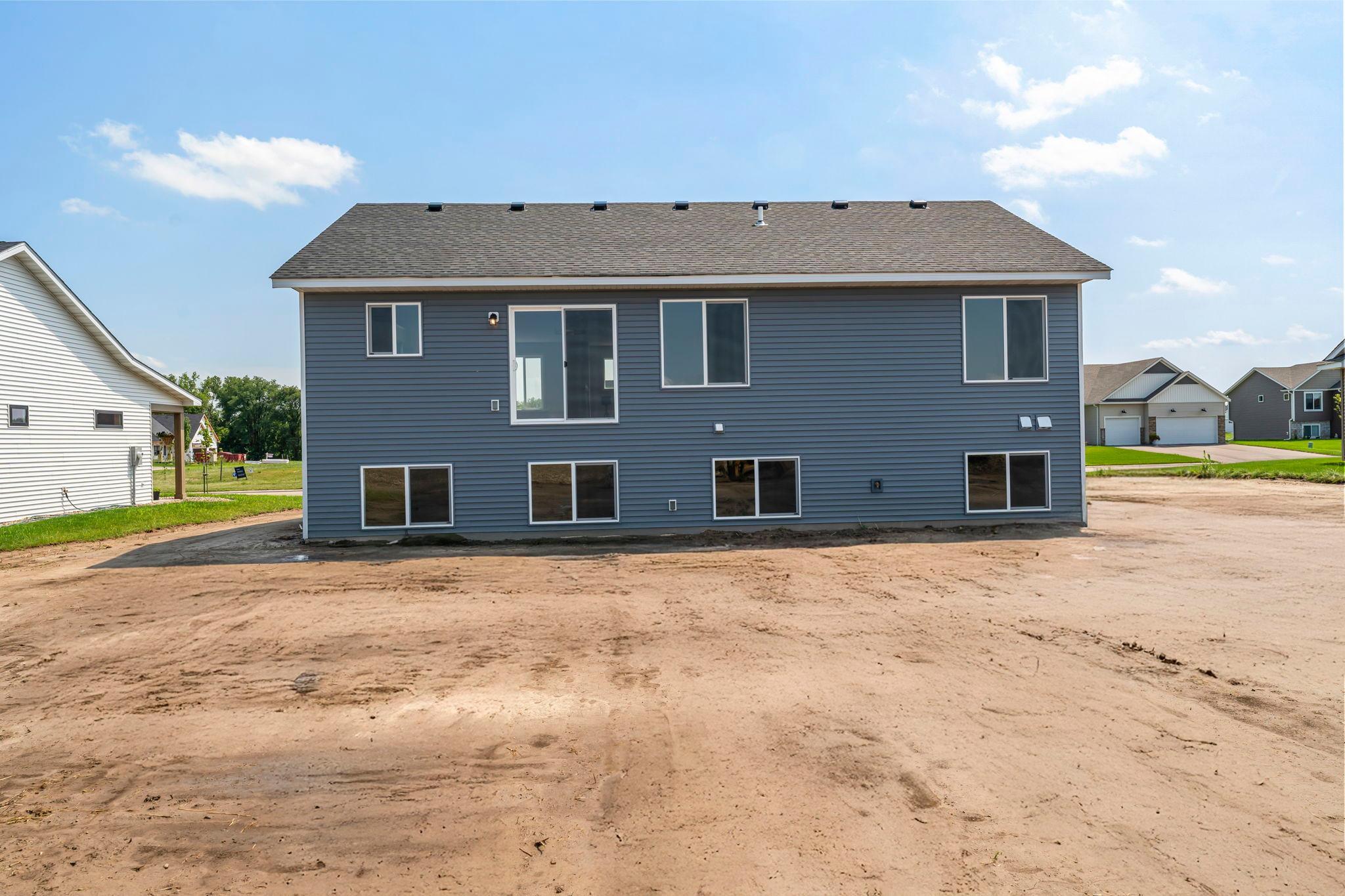 67-web-or-mls-457 Delta Queen Ave-21.jpg