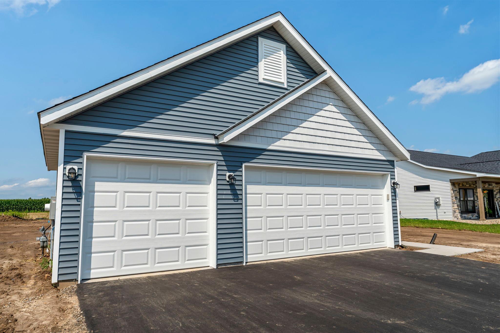 4-web-or-mls-457 Delta Queen Ave-12.jpg