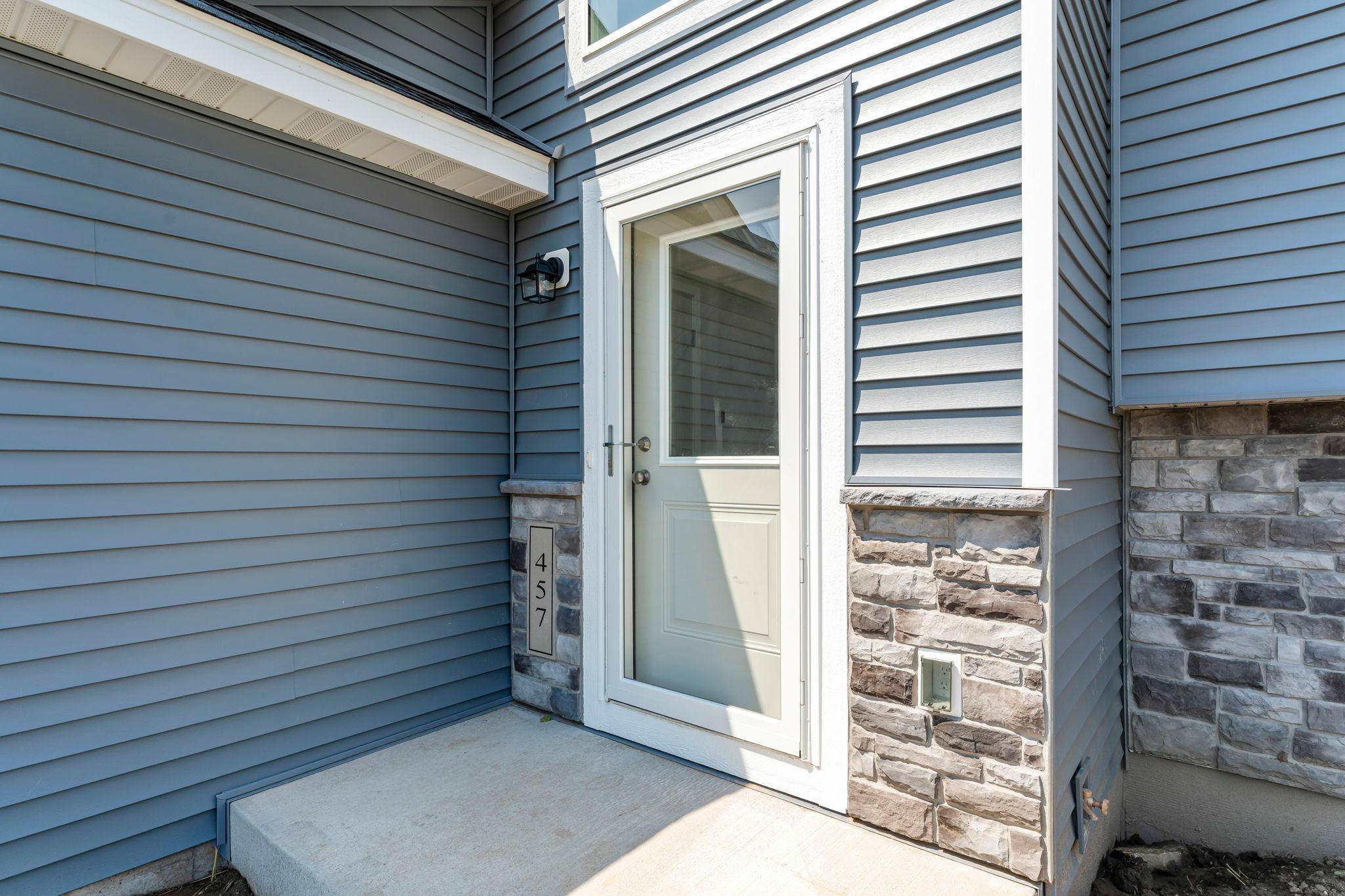 10-web-or-mls-457 Delta Queen Ave-3.jpg