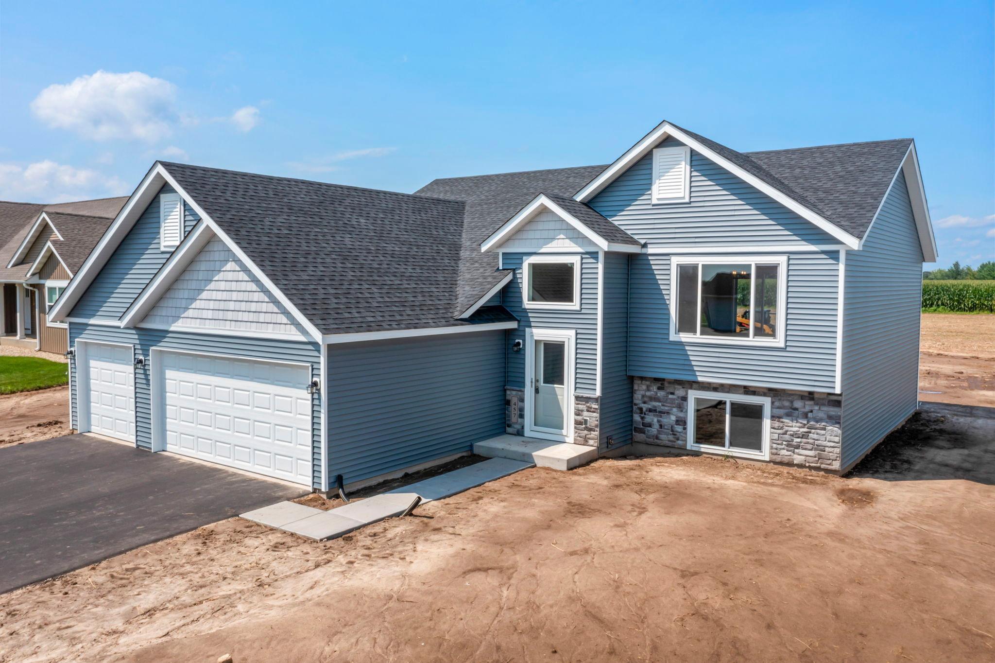 6-web-or-mls-457 Delta Queen Ave-36.jpg