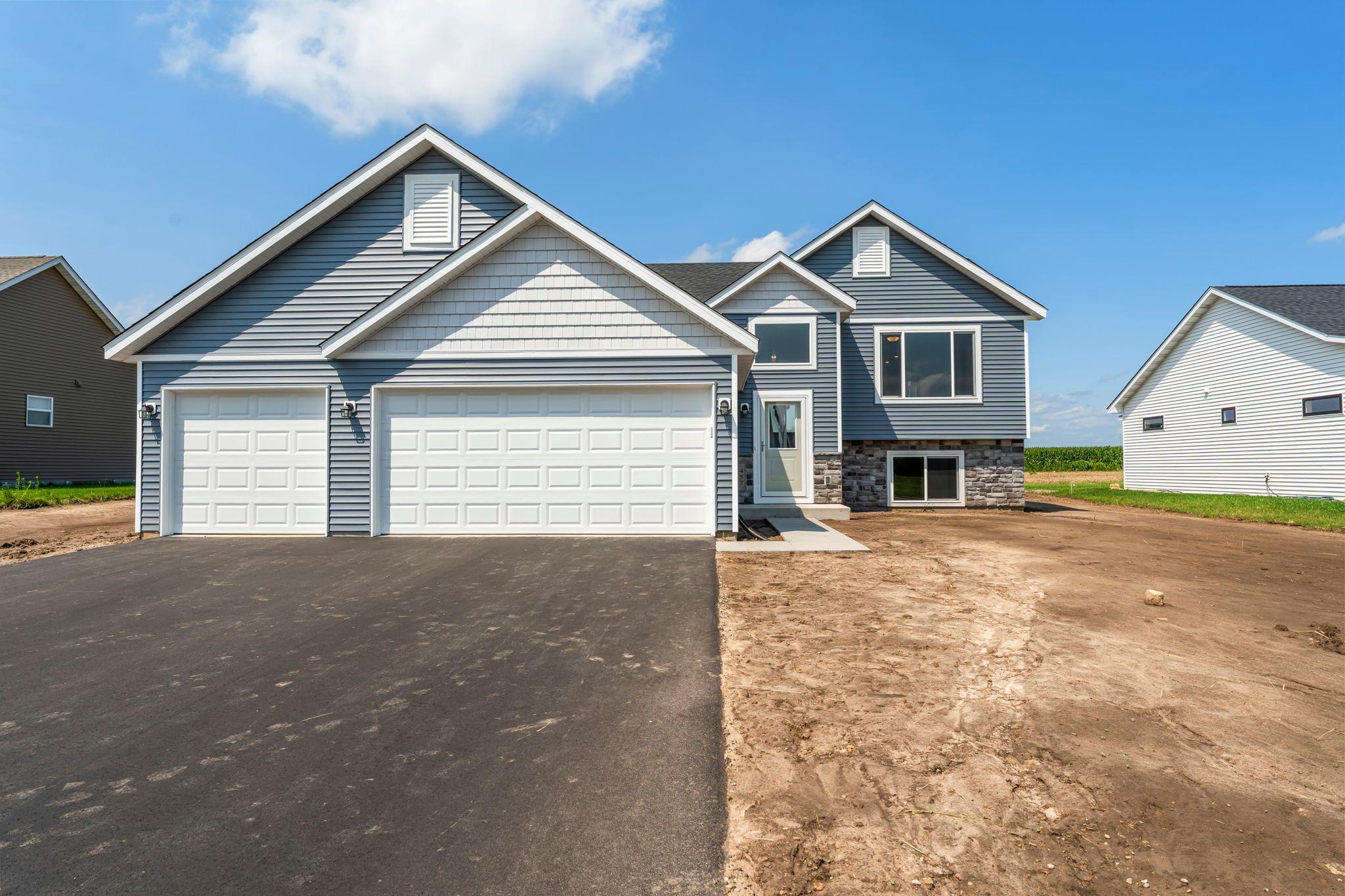 8-web-or-mls-457 Delta Queen Ave-6.jpg