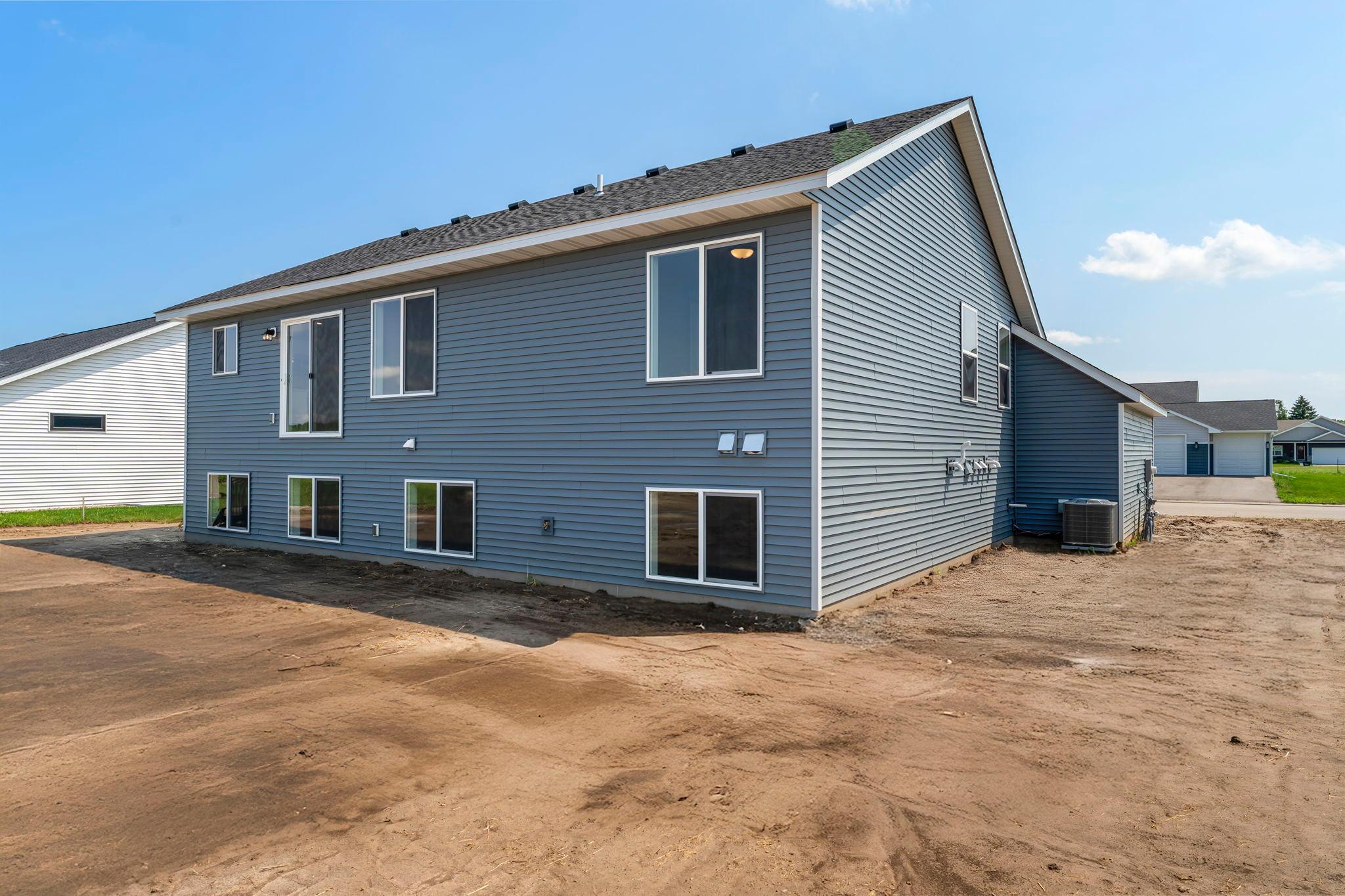 68-web-or-mls-457 Delta Queen Ave-24.jpg