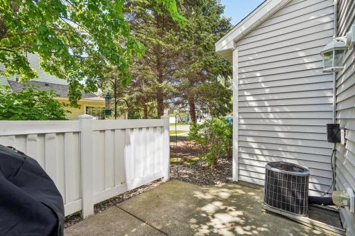 36-web-or-mls-1166- 100th Dr NE unit a-S1605-036.jpg