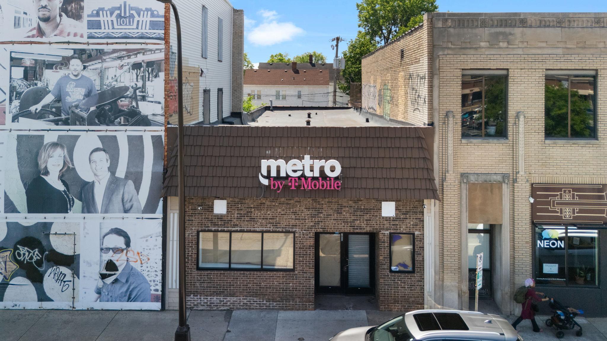 Property photo for 1005 W Broadway Avenue, Minneapolis, MN 55411