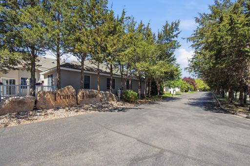 Prairie Pointe is a small private neighborhood with easy access to shopping, freeway, and more.