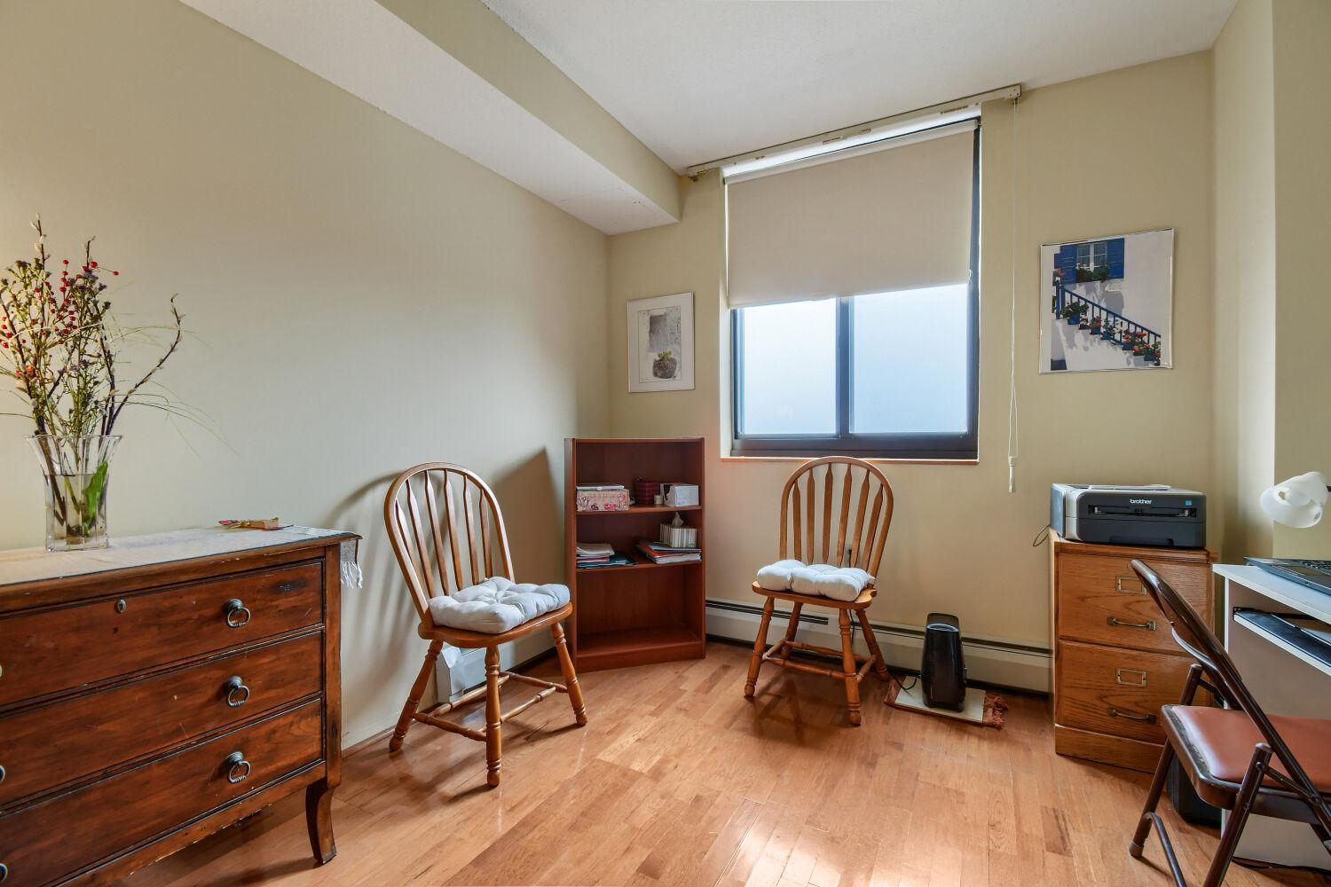 Bedroom/Office