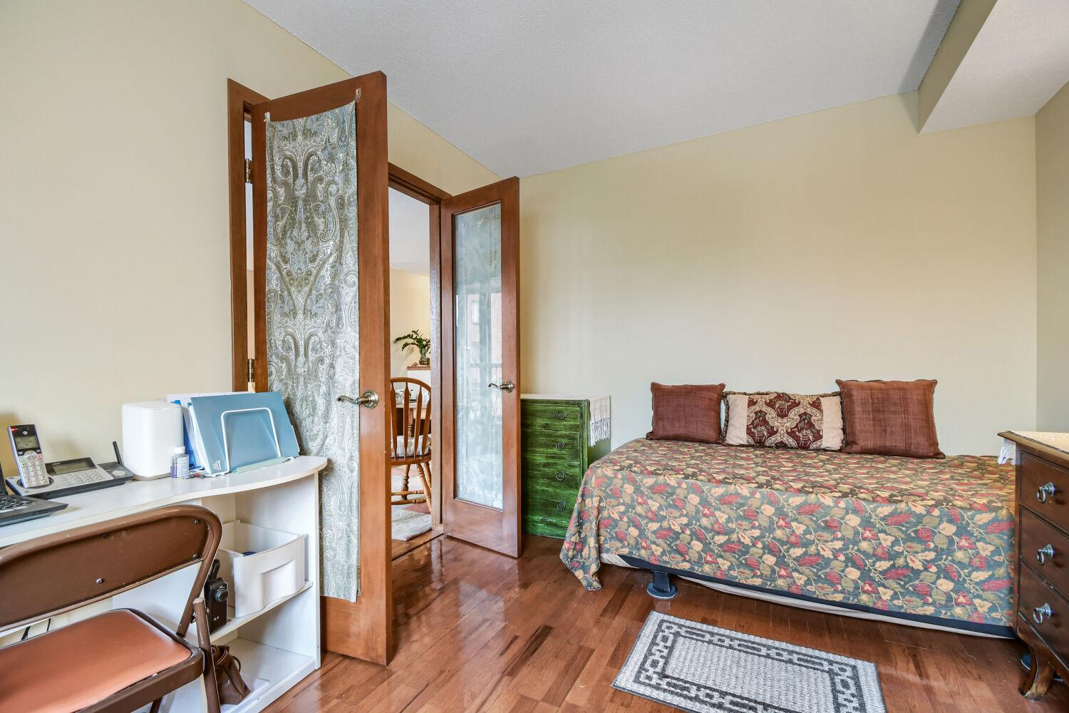 Bedroom/Office