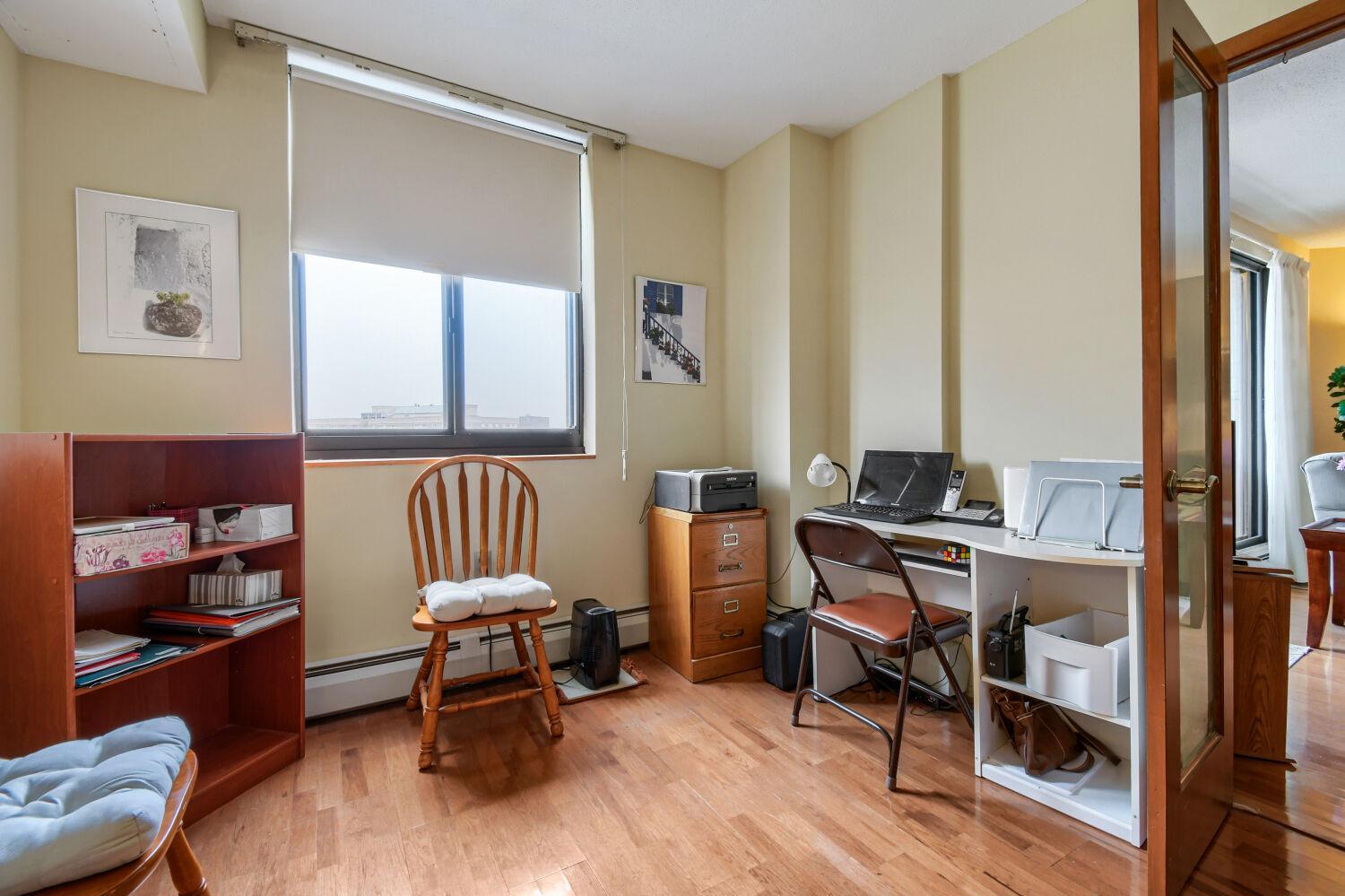 Bedroom/Office