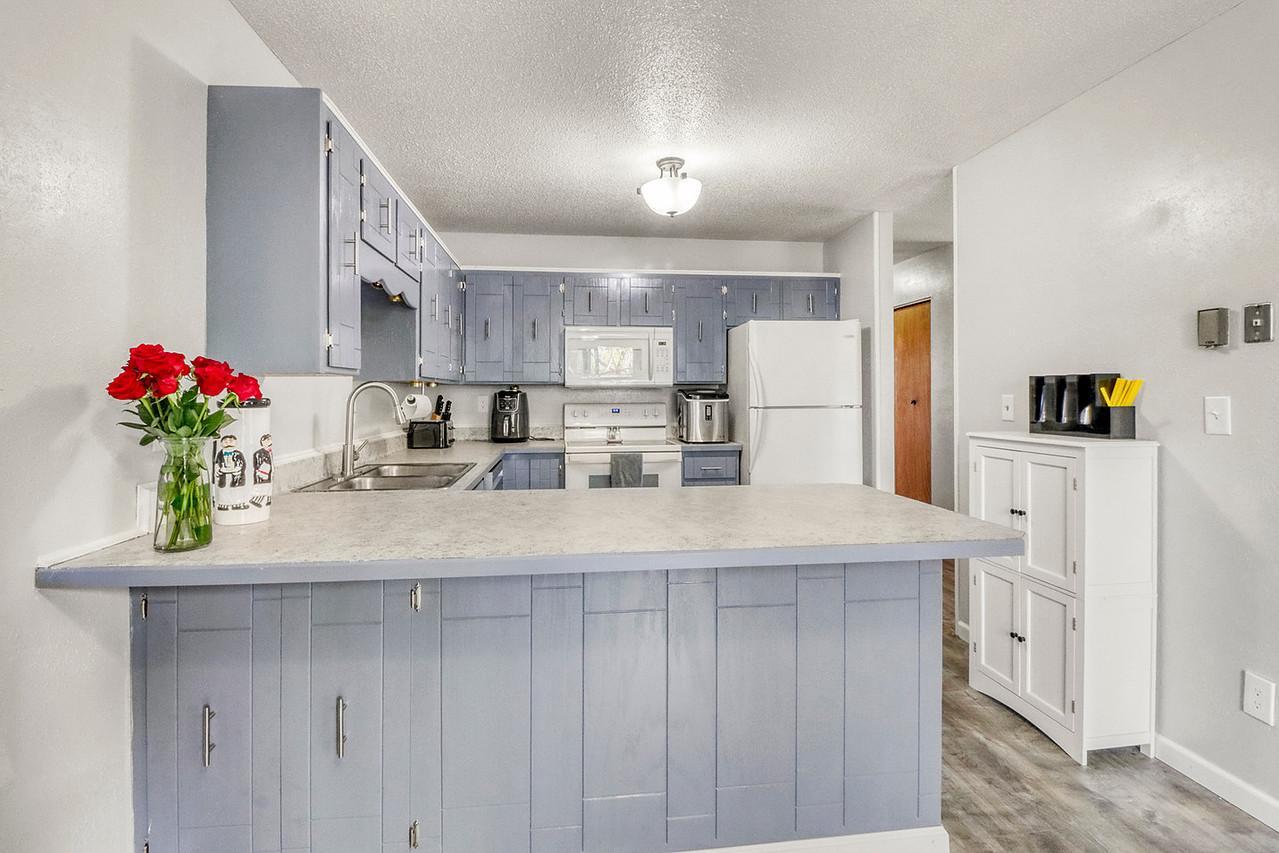 Kitchen1_0-1280.JPG
