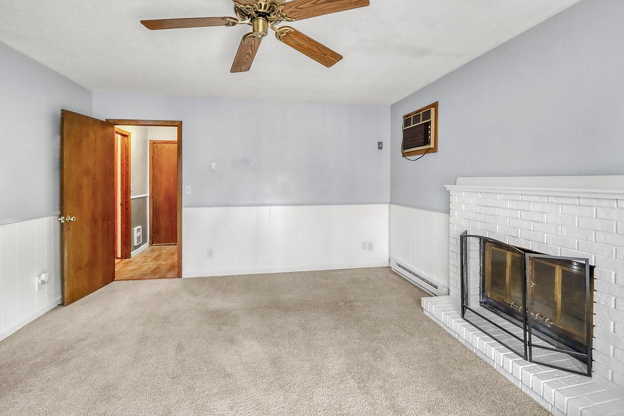 Basement Familyroom1_2-1280.JPG