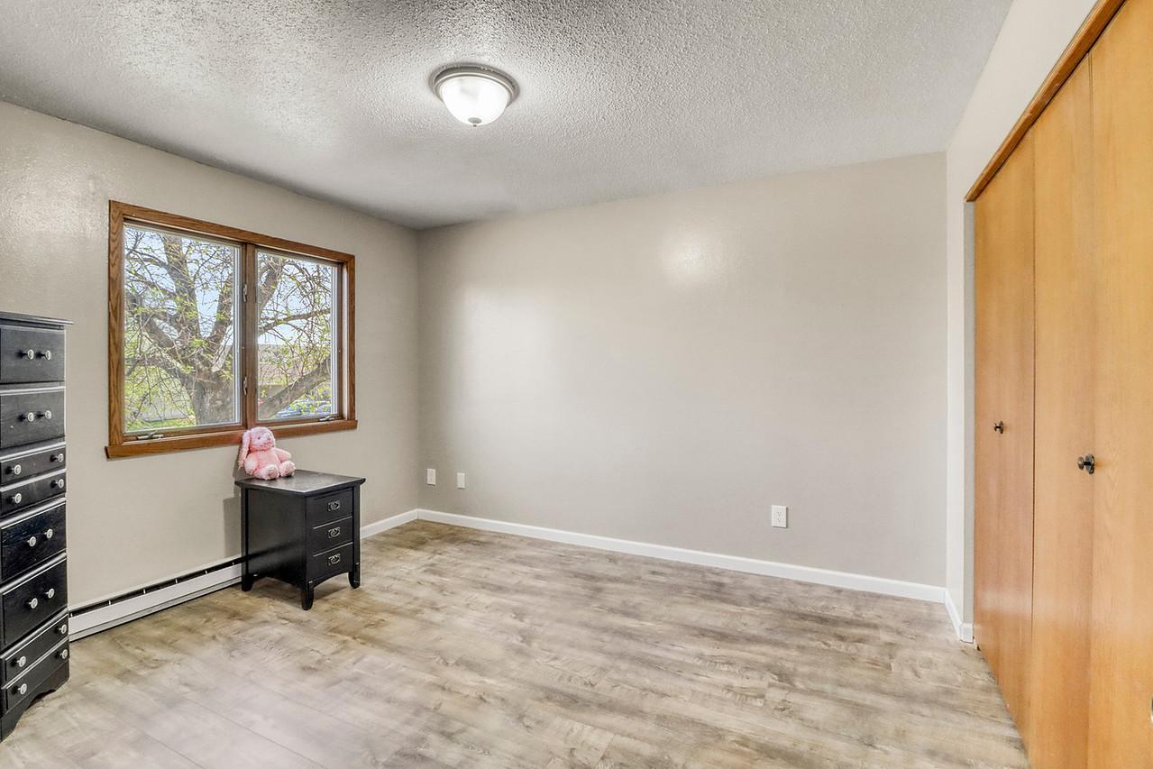 Bedroom2_1-1280.JPG